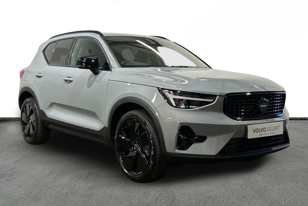 Volvo XC40 Black Edition Plus, B3 Mild Hybrid, Grey
