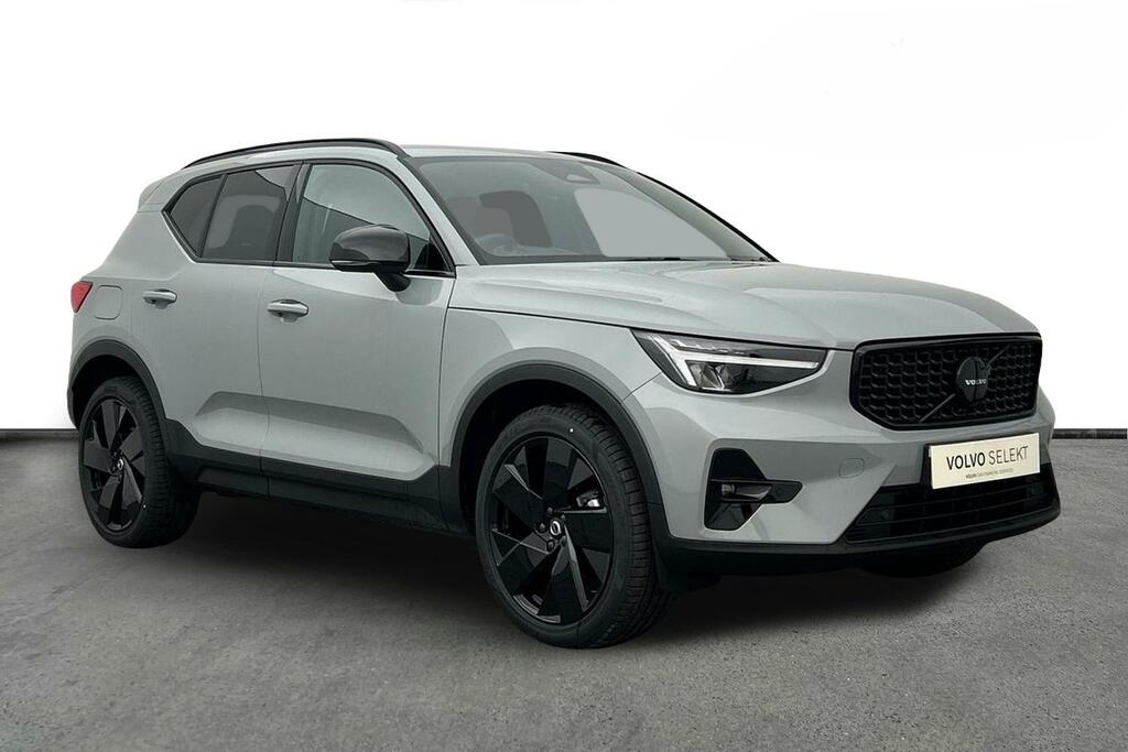 Volvo XC40 Black Edition Plus, B3 Mild Hybrid, Grey