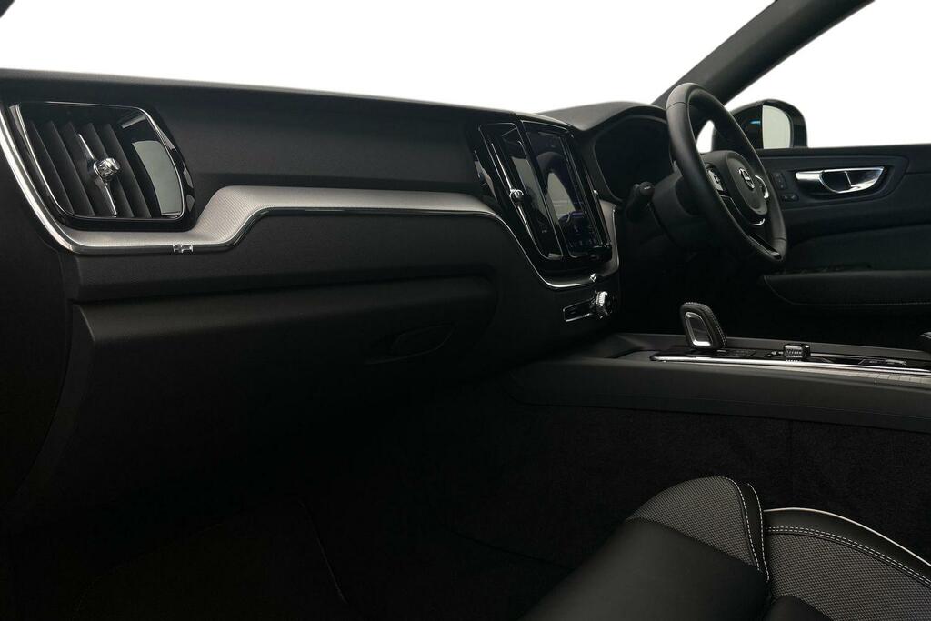 Volvo XC60 Recharge R-design, T6 Awd Plug-in Hybrid SV71HRD White #2