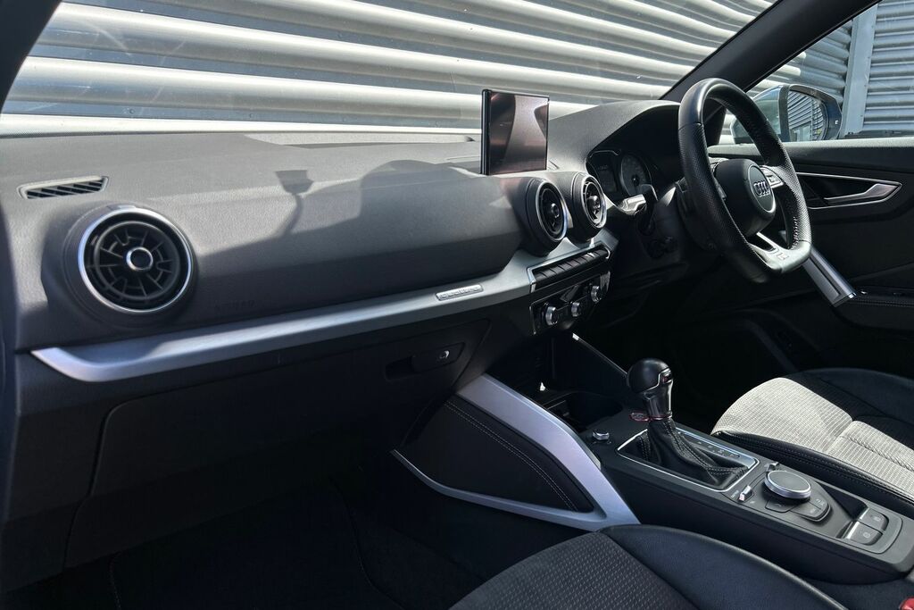 Audi Q2 Tfsi 300 Ps S Tronic Blue #2