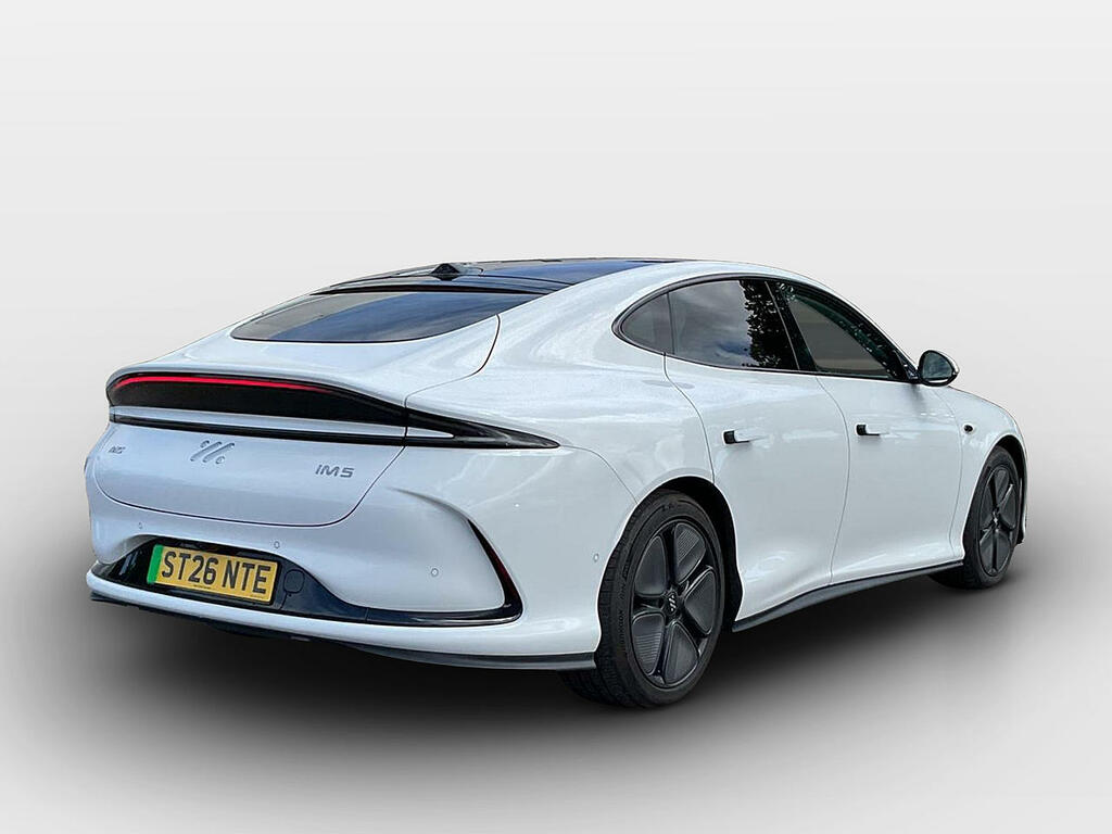MG IM5 75Kwh Standard Range Saloon White #2