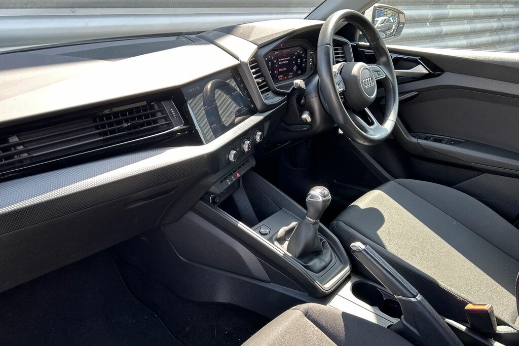 Audi A1 Technik 25 Tfsi 95 Ps 5-Speed ST72UUC White #2