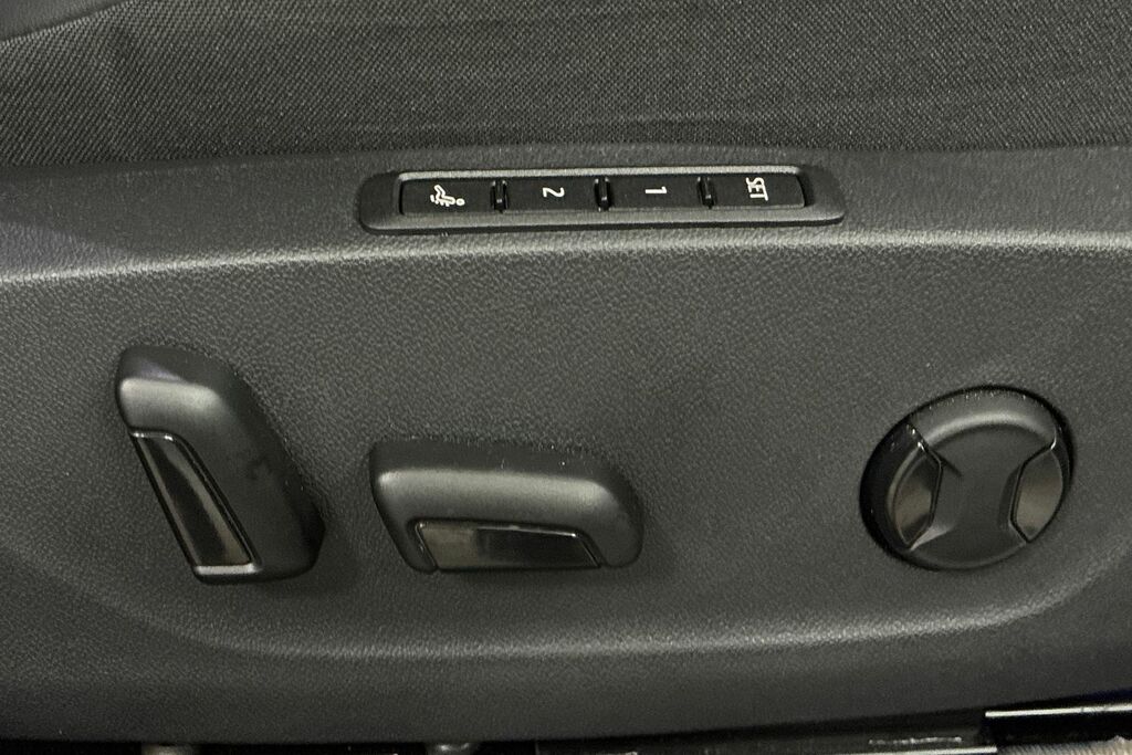 Skoda ENYAQ Estate Black #29