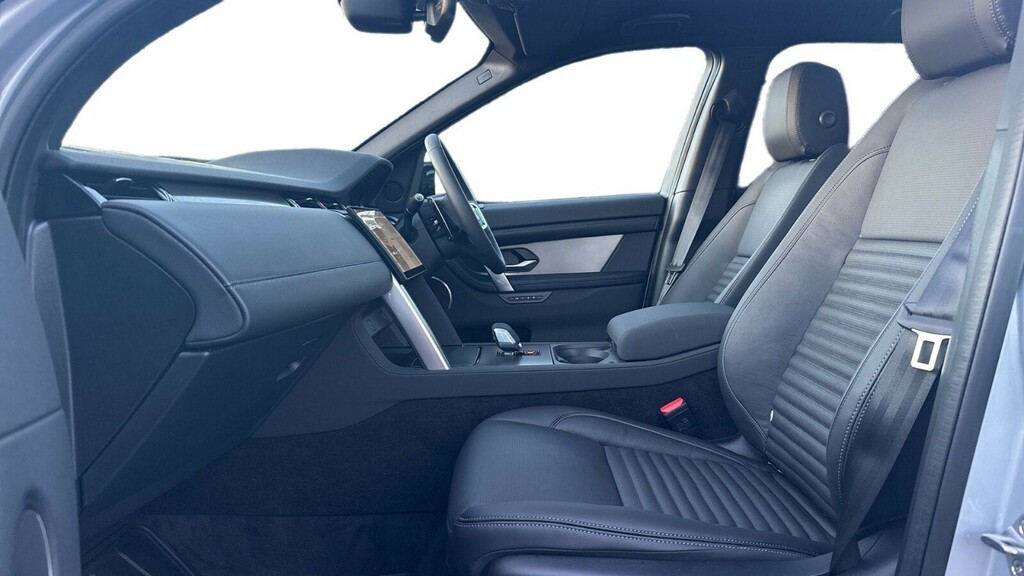 Land Rover Discovery Sport P270e Landmark Silver #3