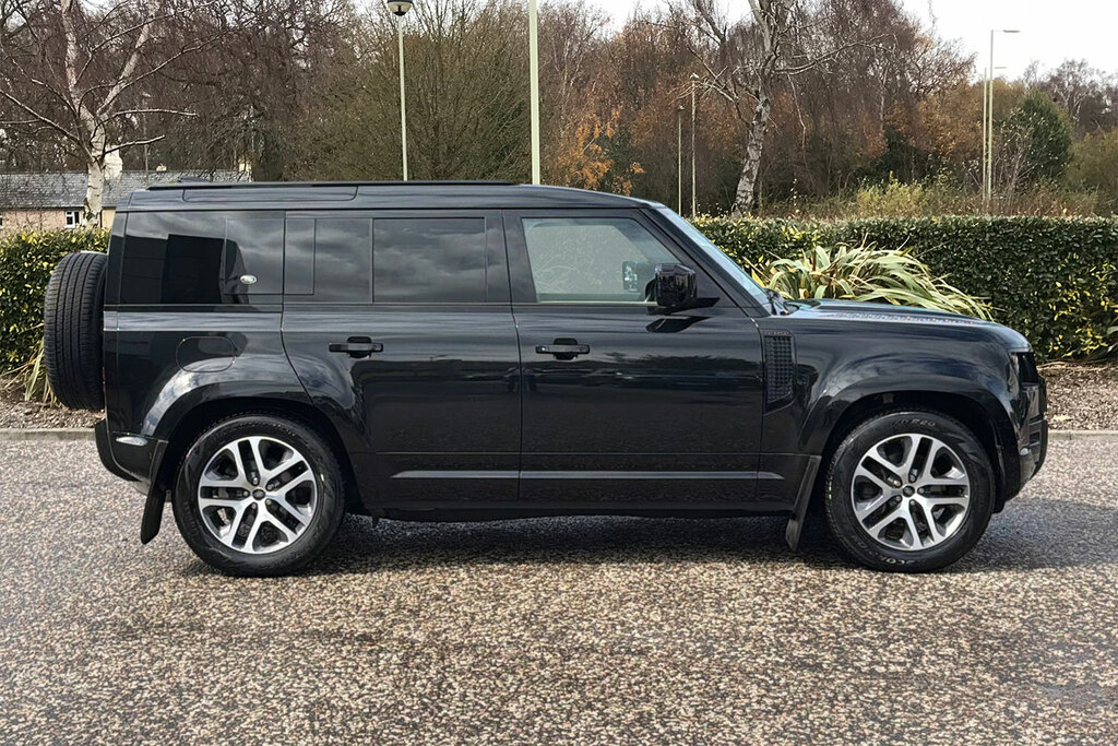 Land Rover Defender 110 D250 Xs Edition Black #5