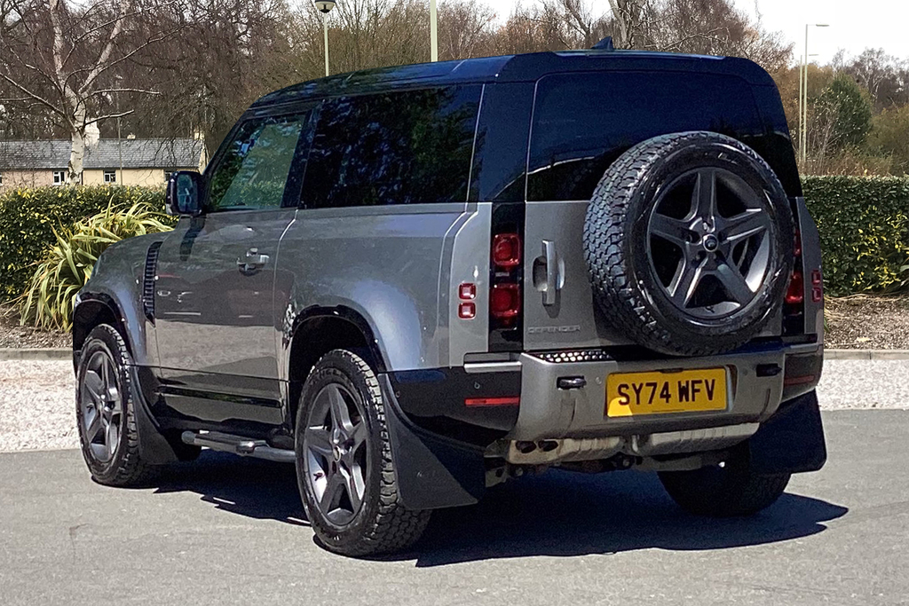 Land Rover Defender 90 D250 X-dynamic Se Silver #2