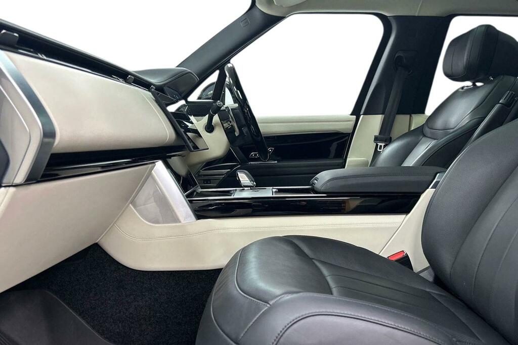 Land Rover Range Rover P460e Autobiography Black #3