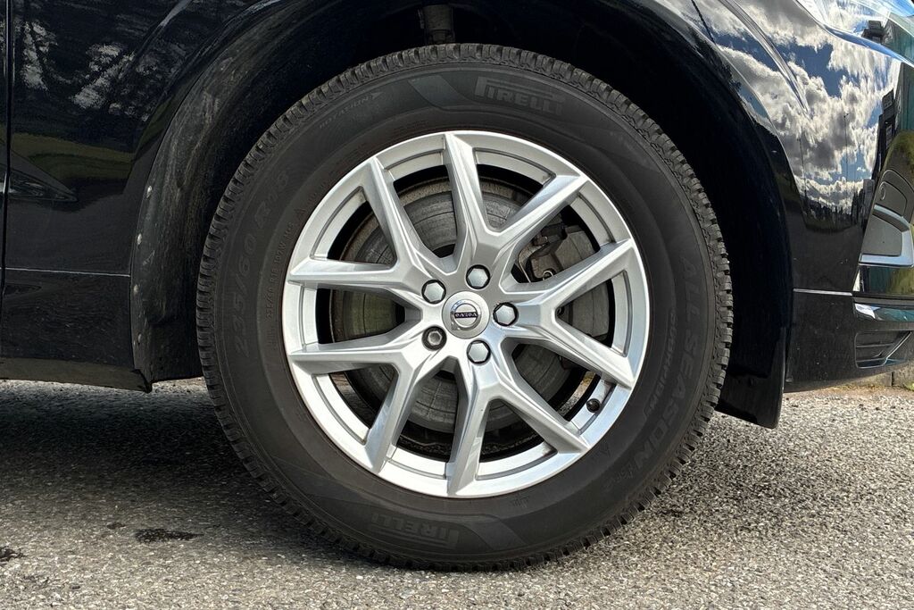 Volvo XC60 Momentum, B5 Mild Hybrid Black #5
