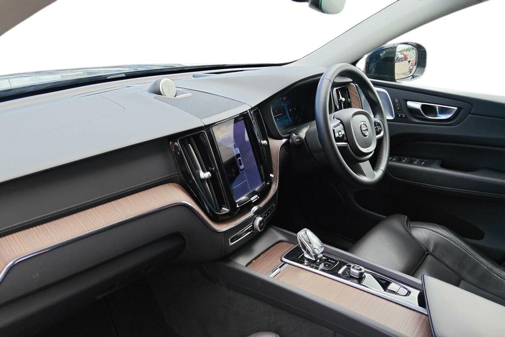 Volvo XC60 2.0 B5p Ultimate Dark Awd Geartronic Black #2