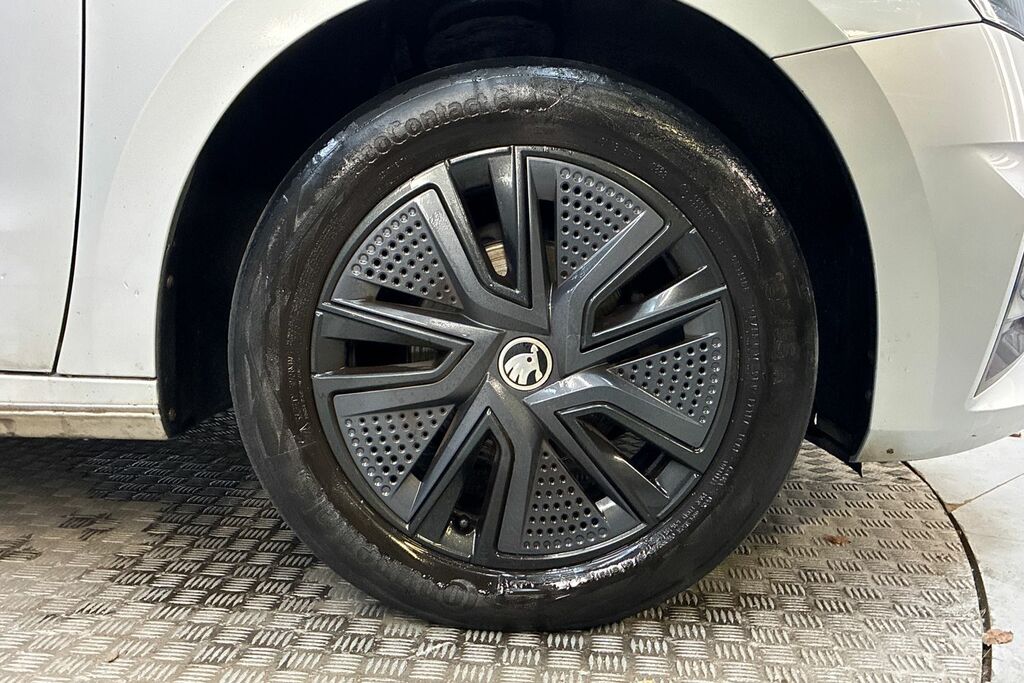 Skoda Fabia 1.0 Tsi Colour Edition SP23VOV Silver #5
