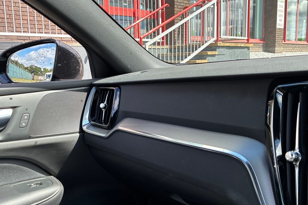 Volvo S60 Inscription, B5 Mild Hybrid Panroof, Power Front Grey #28