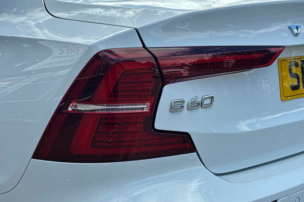 Volvo S60 Inscription, B5 Mild Hybrid Panroof, Power Front Grey #19