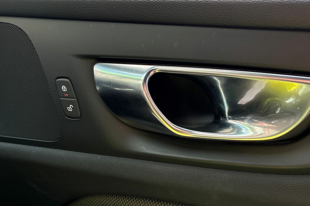 Volvo S60 Inscription, B5 Mild Hybrid Panroof, Power Front Grey #22