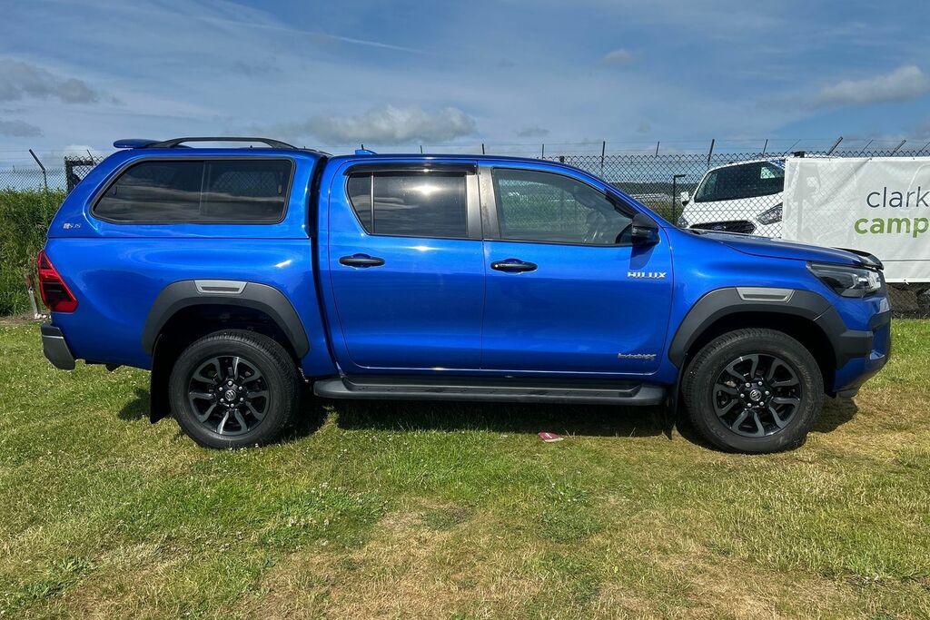 Toyota HILUX Invincible X Dcab Pick Up 2.8 D-4d Blue #4