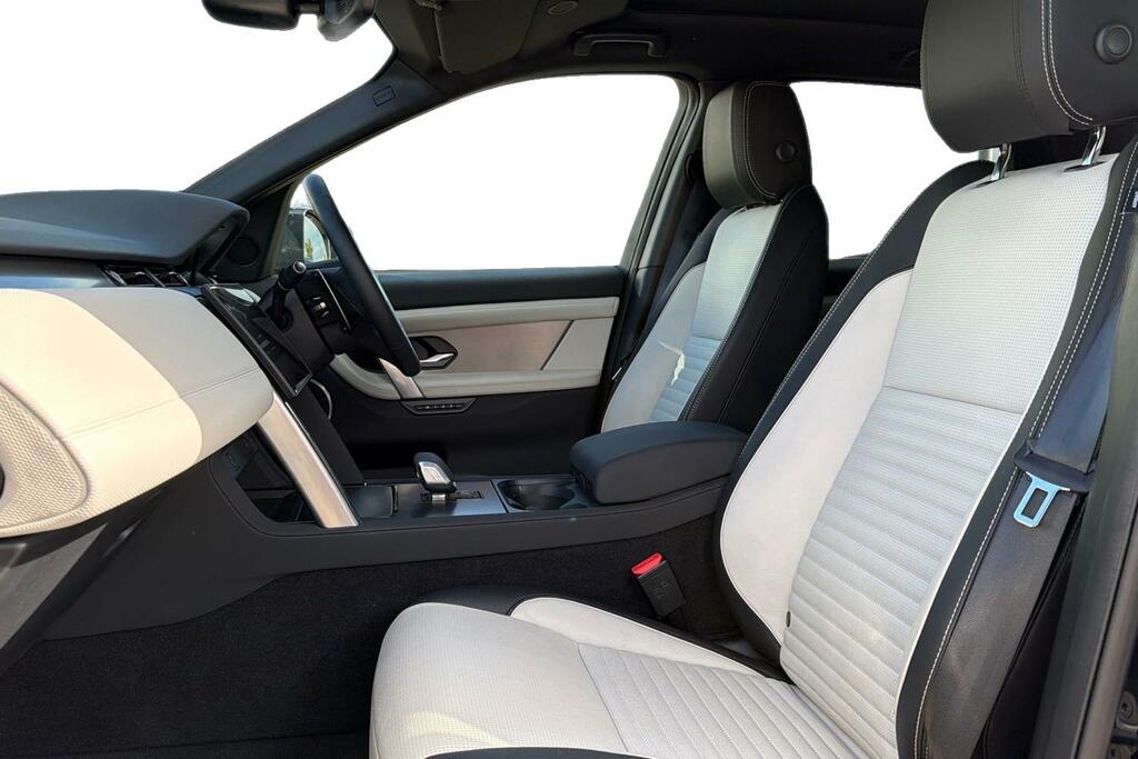 Land Rover Discovery Sport P270e Landmark Black #3