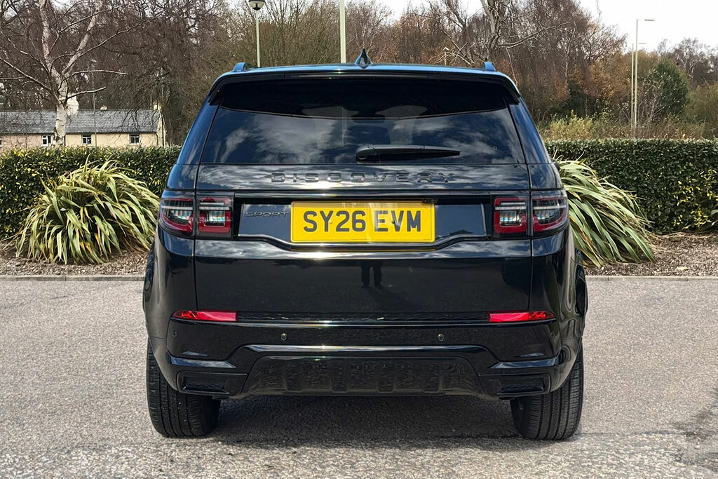 Land Rover Discovery Sport P270e Landmark Black #6
