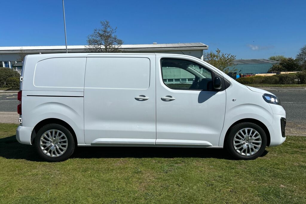 Vauxhall Vivaro 2700 1.5D 120Ps Pro H1 Van White #4