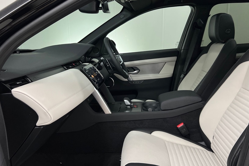 Land Rover Discovery Sport D200 Landmark SO26GBF Black #3