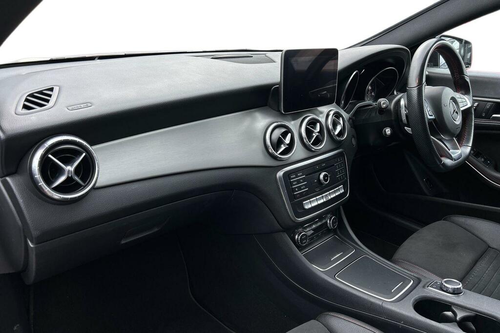 Mercedes-Benz CLA Class 2.0 Cla220 Amg Line Night Edition Plus Shooting White #6