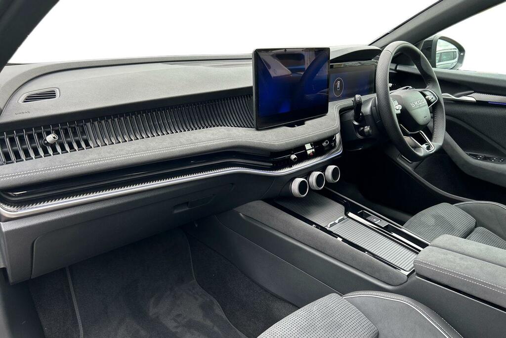 Skoda Superb 2.0 Tdi 193 Sportline 4X4 Dsg Black #2