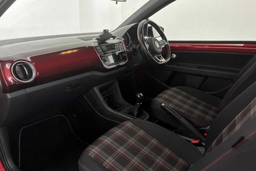 Volkswagen Up 1.0 115Ps Up Gti Black #2