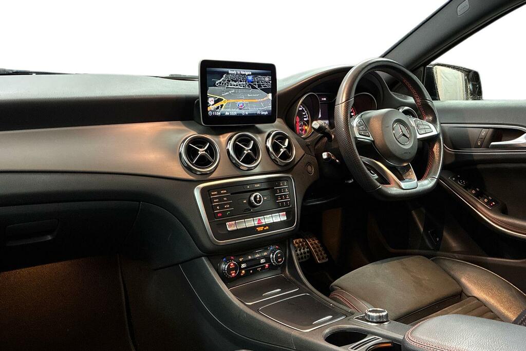 Mercedes-Benz GLA Class 200 Amg Line Edition Red #2