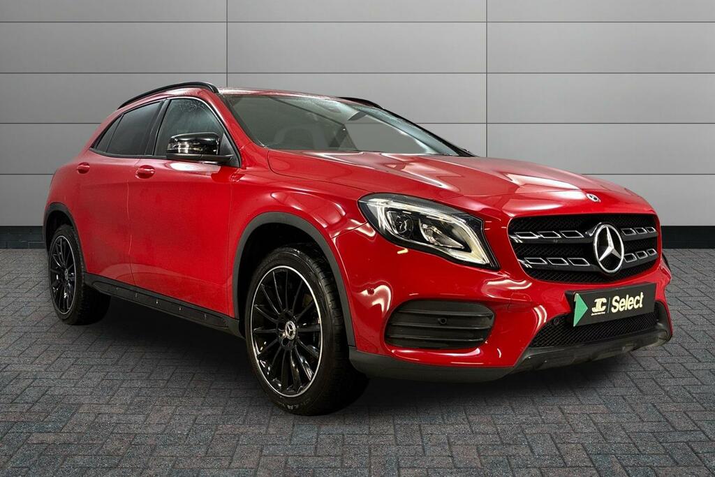 Mercedes-Benz GLA Class 200 Amg Line Edition Red