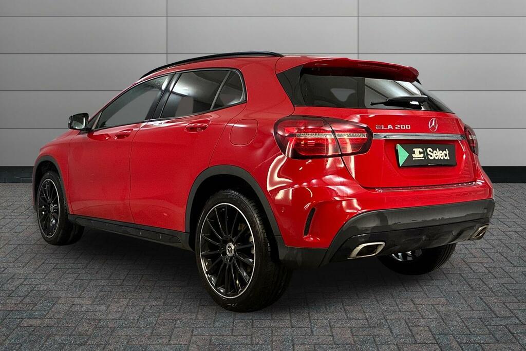 Mercedes-Benz GLA Class 200 Amg Line Edition Red #3