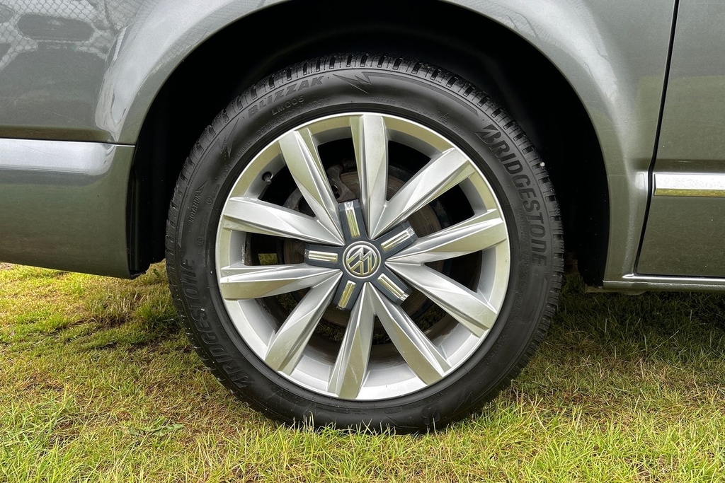 Volkswagen Caravelle 2.0 Tdi Bluemotion Tech 204 Executive Dsg 4 Mo Grey #5