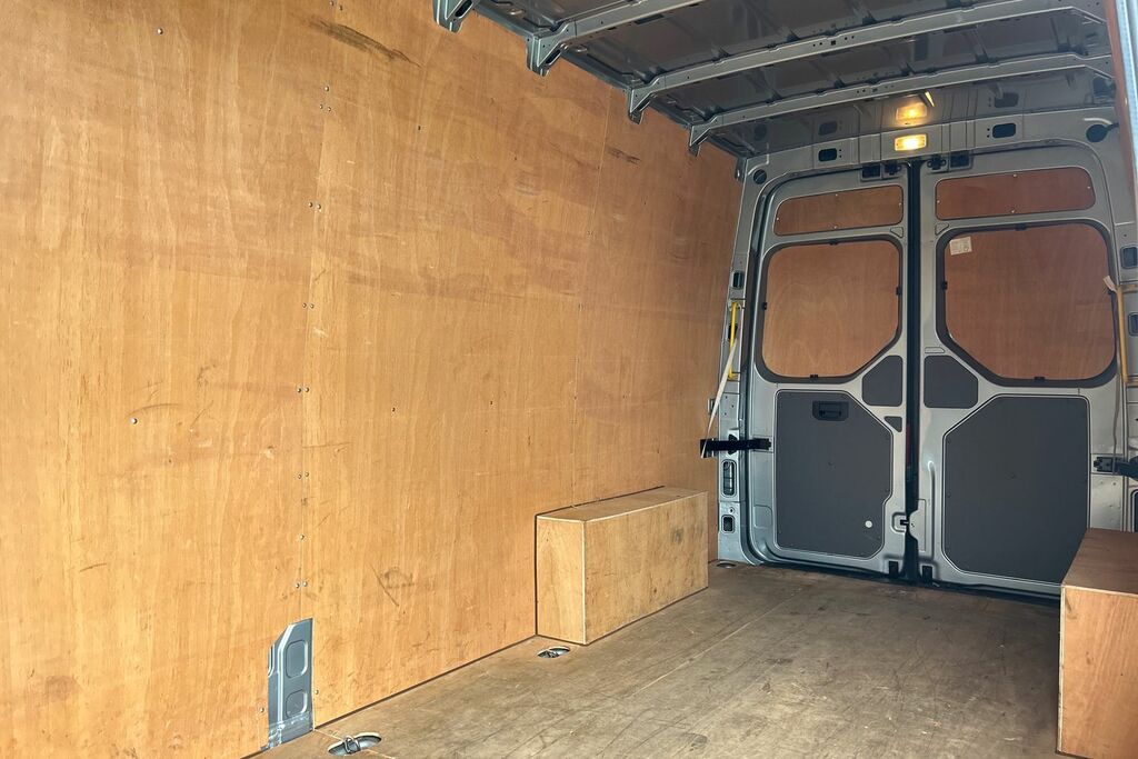 Volkswagen Crafter Cr35 Mwb Fwd 2.0 Tdi 140Ps Commerce Plus High Roof Silver #9