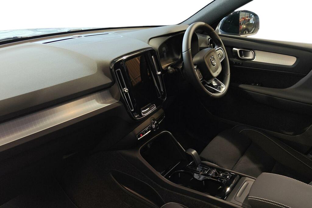 Volvo XC40 2.0 B3p Plus Dark SV26NFZ Silver #2