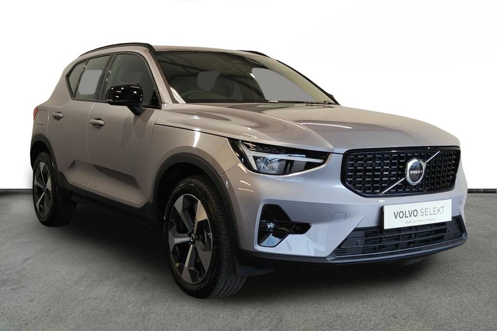 Volvo XC40 2.0 B3p Plus Dark SV26NFZ Silver