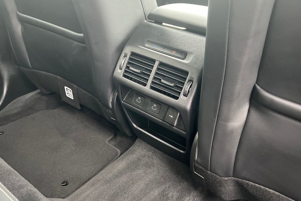 Land Rover Discovery Sport 2.0 D200 Metropolitan 5 Seat Red #18