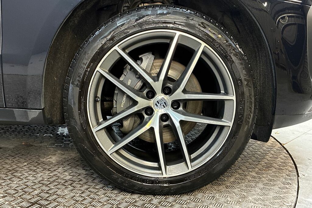 Porsche Macan 5dr Pdk Black #5