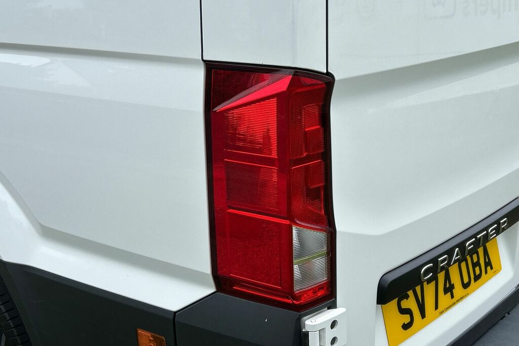Volkswagen Crafter Cr35 Mwb Fwd 2.0 Tdi 140Ps Commerce Plus High Roof Black #18