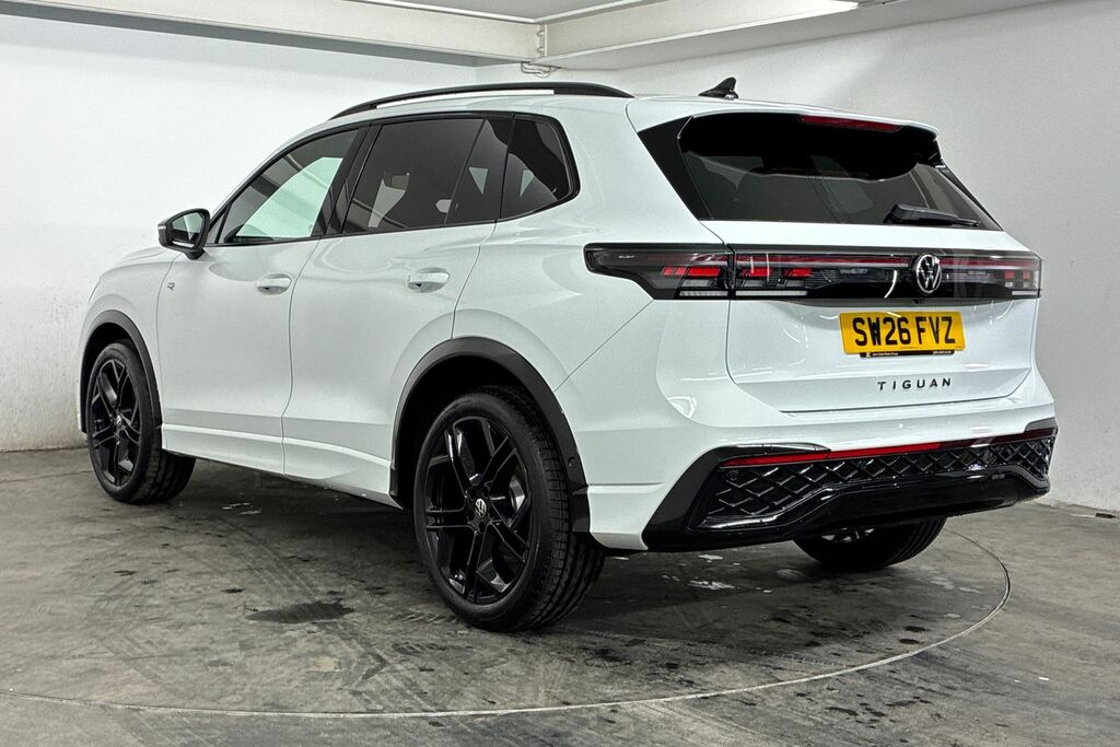 Volkswagen Tiguan 1.5 Etsi 150 Black Edition Dsg White #3