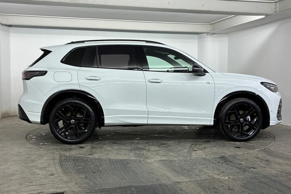 Volkswagen Tiguan 1.5 Etsi 150 Black Edition Dsg White #4