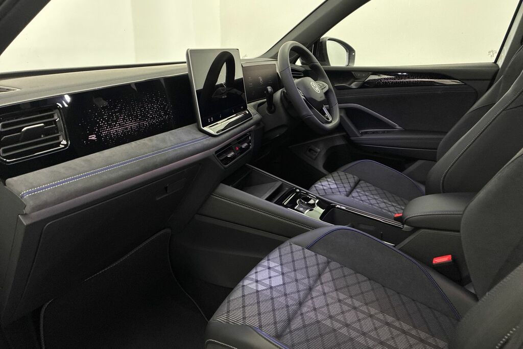 Volkswagen Tiguan 1.5 Etsi 150 Black Edition Dsg White #2