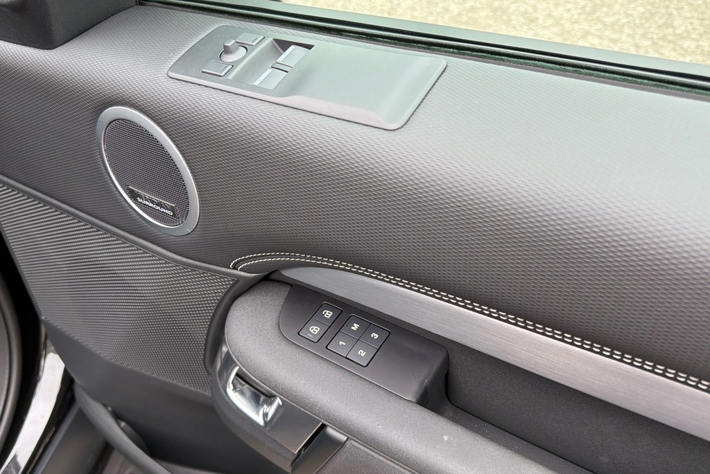 Land Rover Discovery Commercial Dynamic Hse Black #24