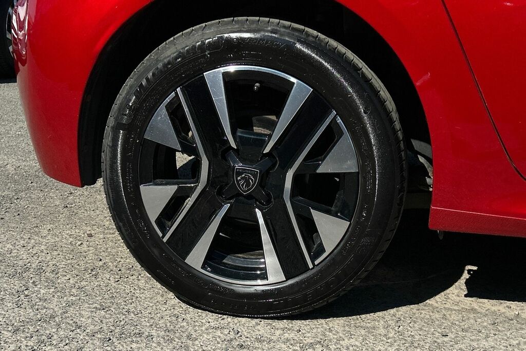 Peugeot 208 1.2 Puretech 100 Allure Red #5