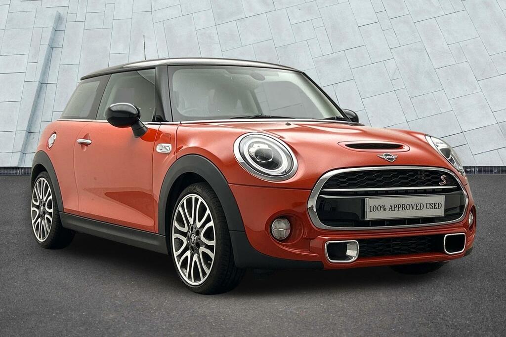 Mini Hatch 3-Door Cooper S Exclusive SW68UUT Orange