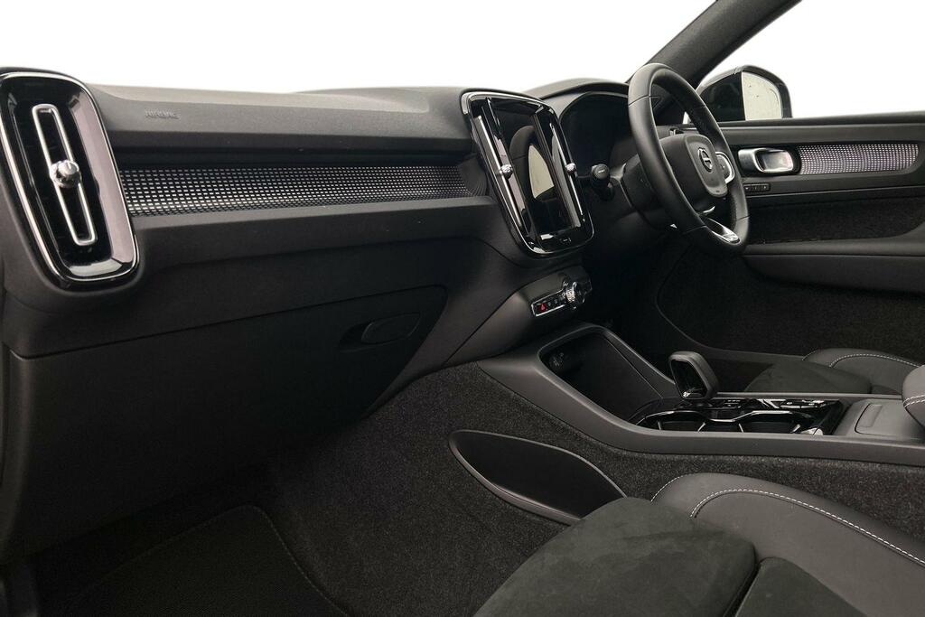 Volvo XC40 Black Edition Plus, B3 Mild Hybrid, RV25XBC Black #2