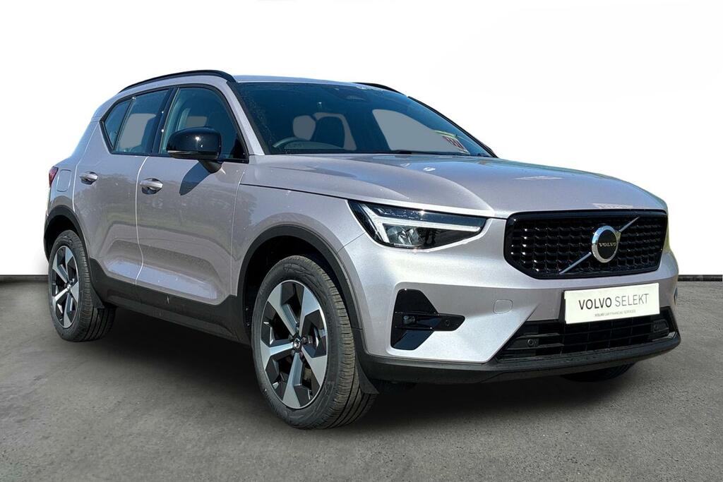 Volvo XC40 Plus, B3 Mild Hybrid, Dark ST26APK Silver