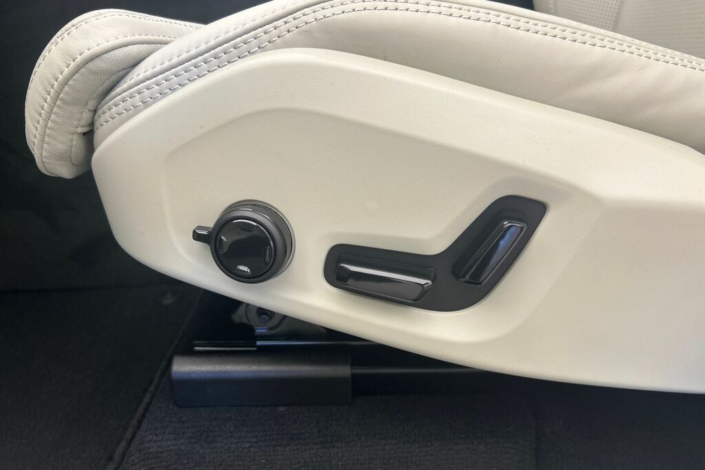 Volvo XC60 Ultra, T8 Awd Plug-in Hybrid, Dar Black #25