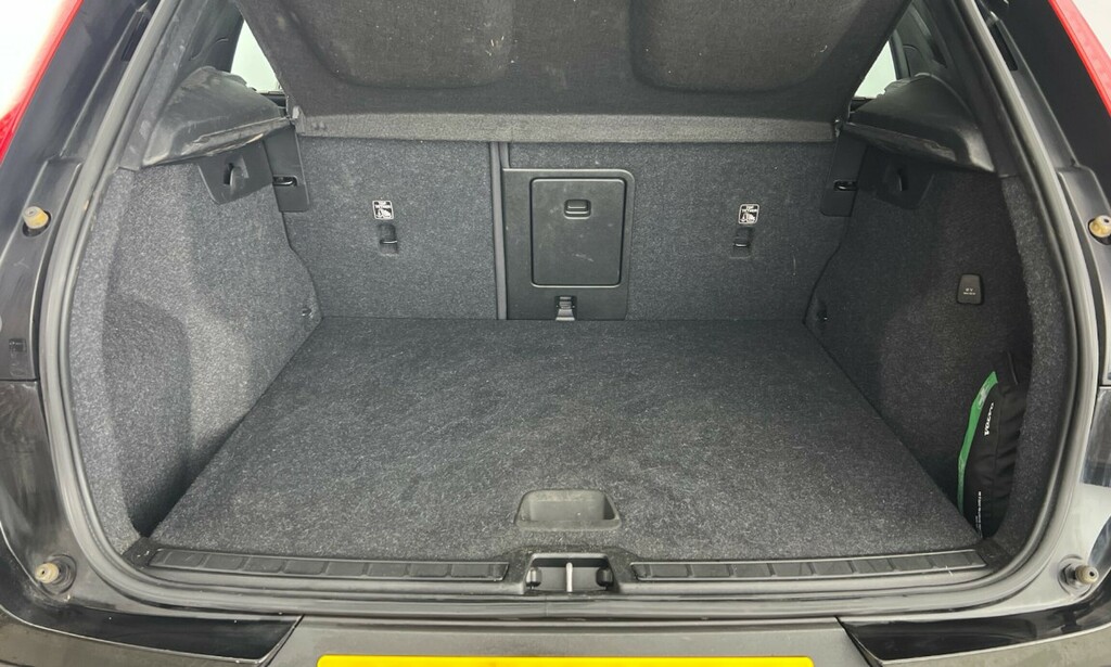 Volvo XC40 Momentum, T3 Black #5