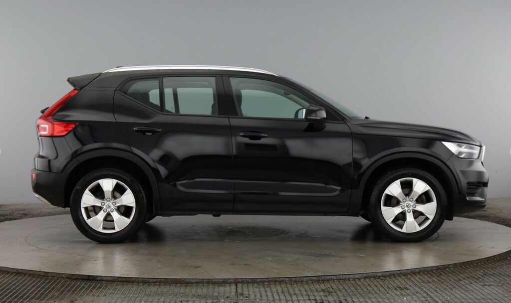 Volvo XC40 Momentum, T3 Black #2