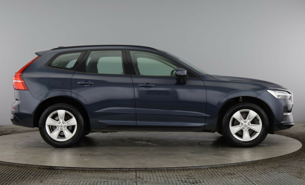 Volvo XC60 Momentum, B5 Mild Hybrid Blue #2