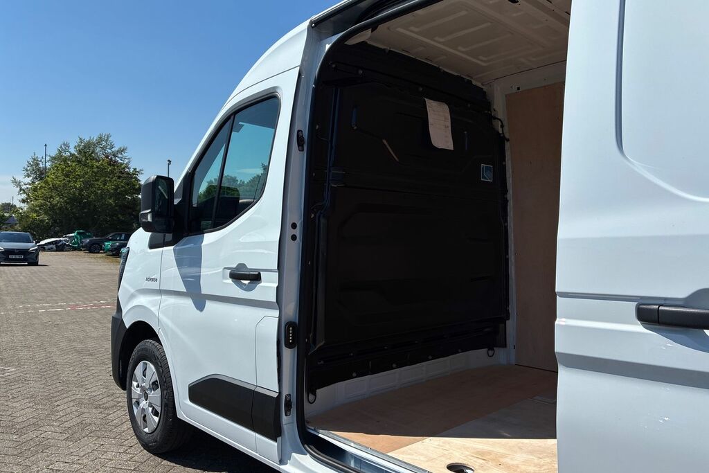 Renault Master Mpv White #13