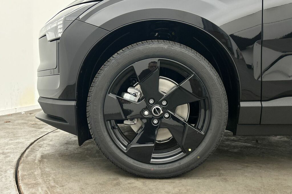 Volvo EX30 Black Edition Plus, Single Motor Extended Range, E Black #5