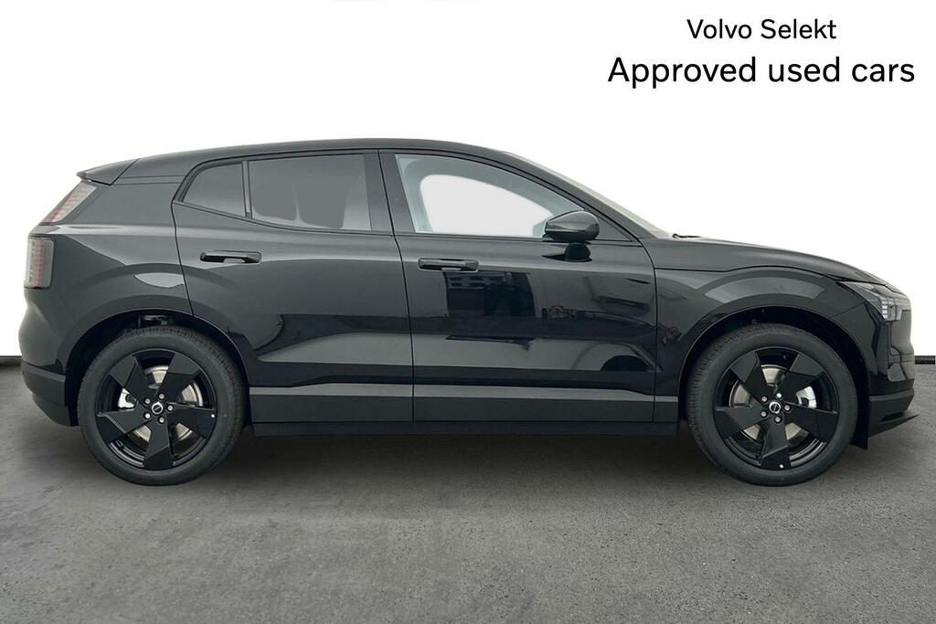 Volvo EX30 Black Edition Plus, Single Motor Extended Range, E Black #4